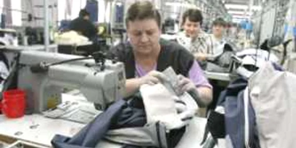 Declinul industriei nu se mai opreşte
