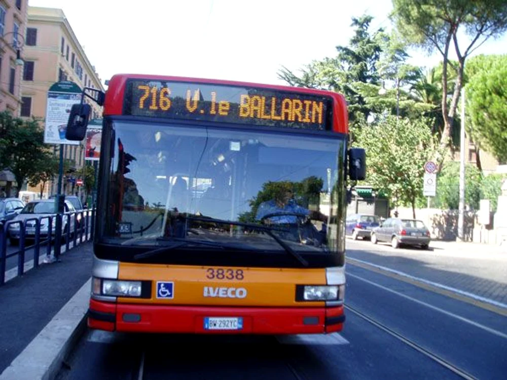 
    Autobuz  