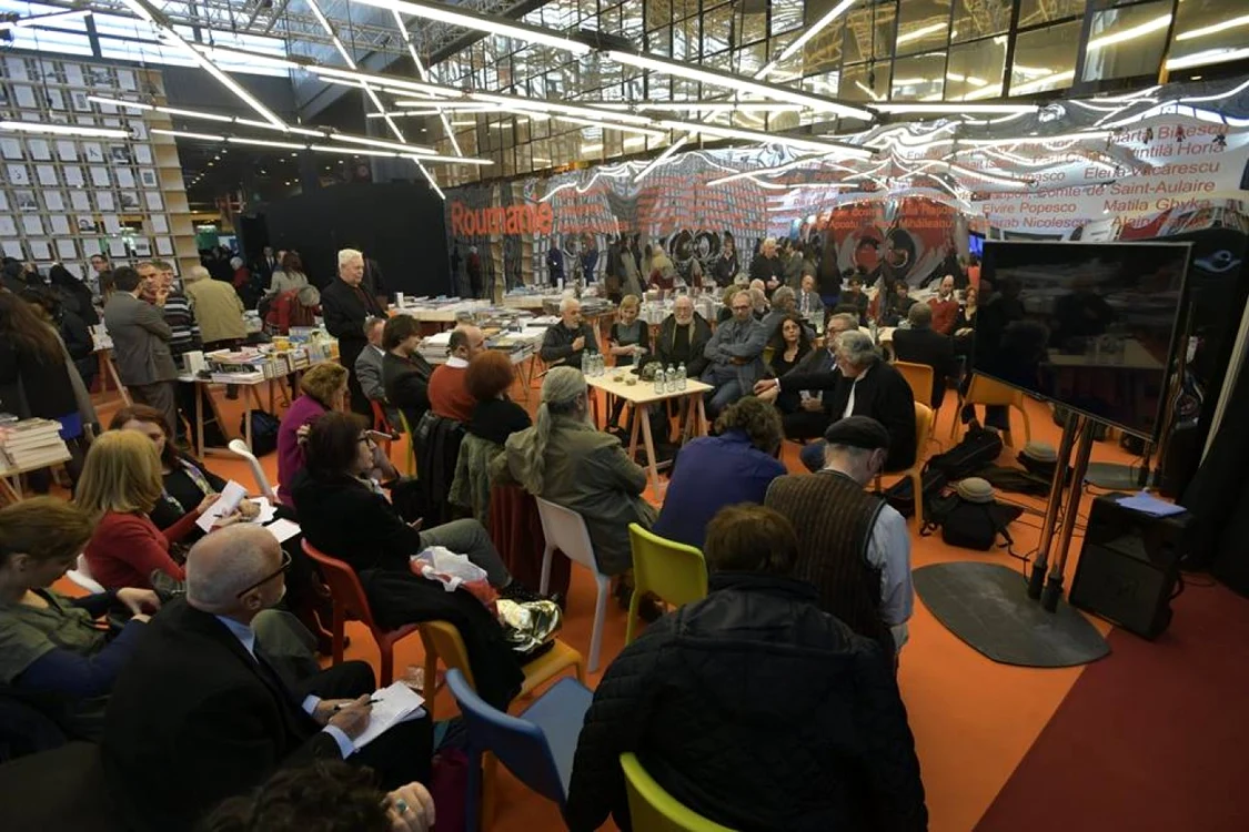 George Banu a prezentat publicului impresiile sale despre Paris                       FOTO: Facebook ICR