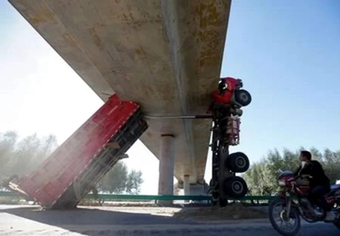 Cele mai spectaculoase accidente care au implicat camioane