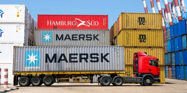 maersk containere foto shutterstock
