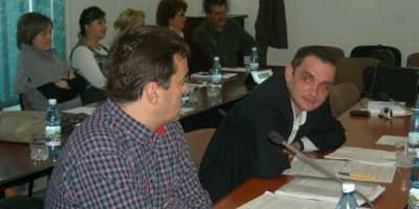 Tiberiu Dekany alături de un alt coleg din CLM 