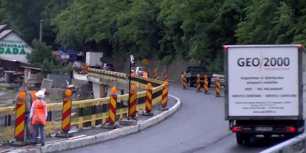 Stadiul lucrărilor la Viaductul Poştei de la Valea Oltului la intrarea dinspre Vâlcea în defileu Foto captură video