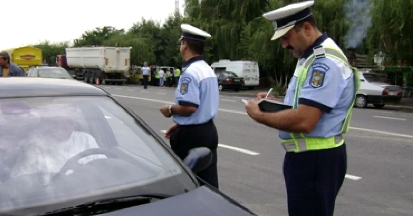 Bacău: Patru maşini distruse de un taximetrist