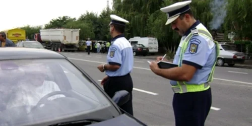 Bacău: Patru maşini distruse de un taximetrist