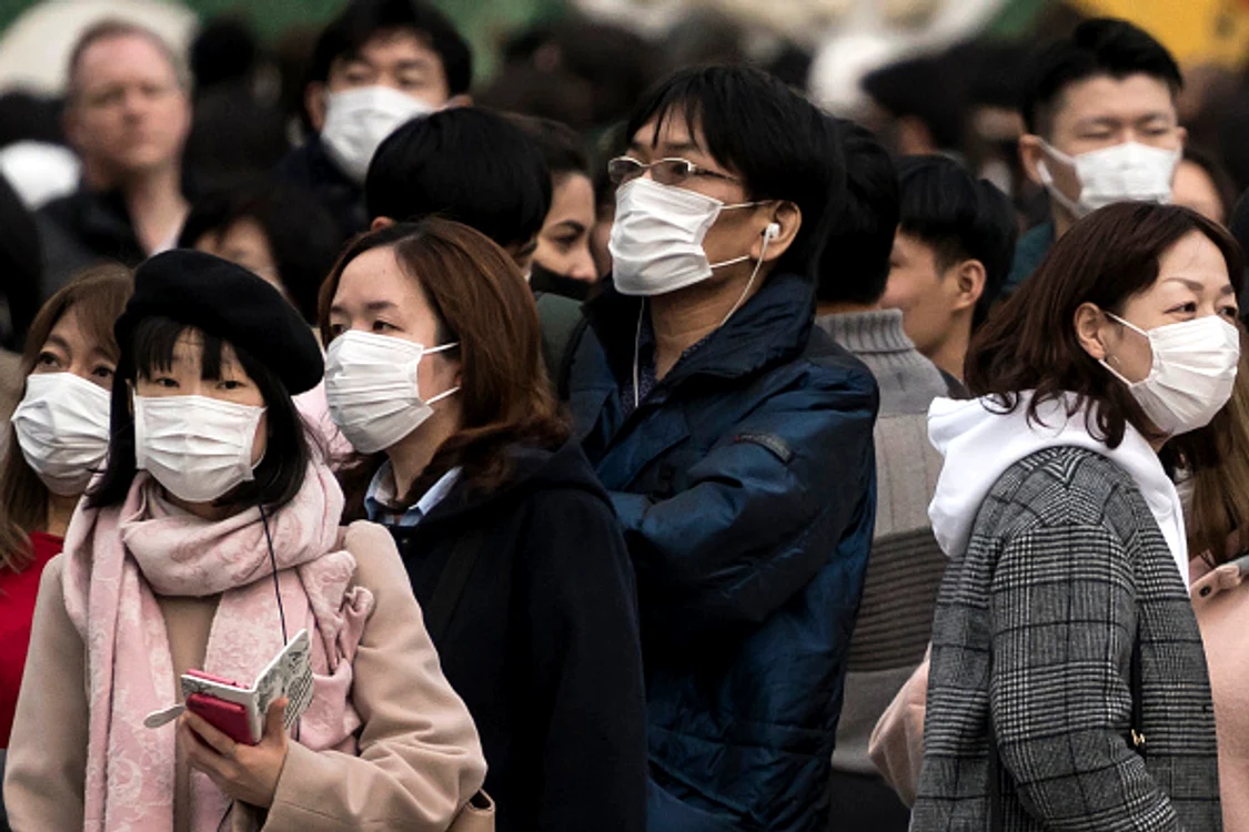 Cetățeni pe străzile din Tokyo, JaponiaFoto: Getty