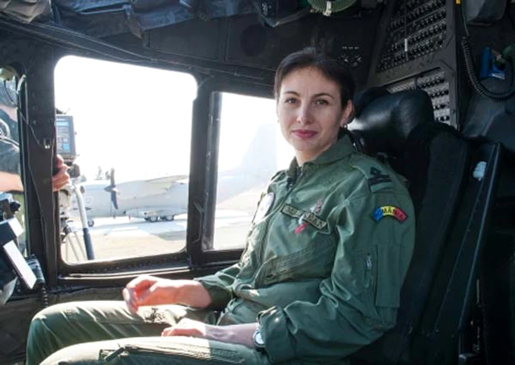 
    «Curaj la feminin»: Simona Maierean, pilot militar de supersonicFOTO: Arhiva personală  