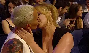 amber rose amy schumer kiss mtv movie awards 2015 gif
