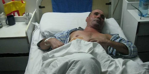 Nicolae Istrate, de ziua lui, pe patul de spital. 