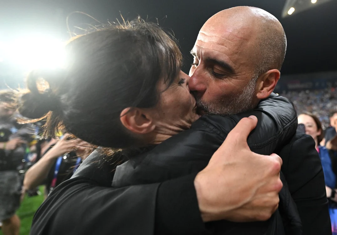 Pep Guardiola, felicitat de soția sa, Cristina, după câștigarea Ligii Campionilor. Foto Profimedia