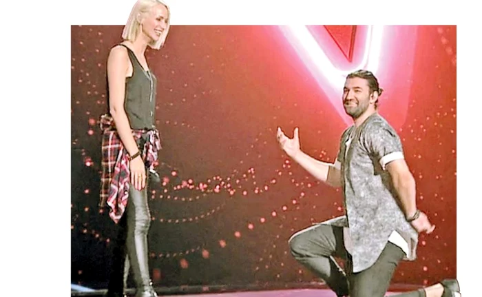 
    Ramona Nerra a răspuns  afirmativ neaşteptatei  propuneri a lui Smiley  