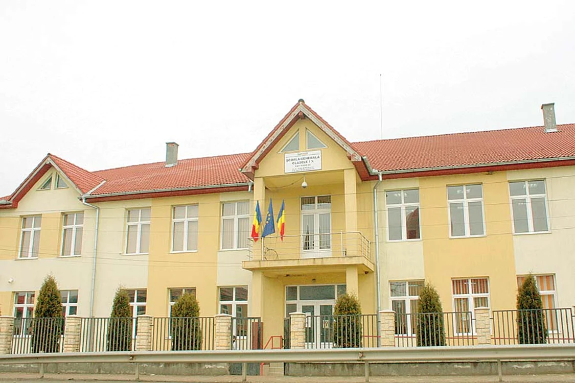 În această căsuţă  locuieşte sora  învăţătoarei şpăgare (Fotografii: didacticanova.blogspot.ro, Bianca Sara)