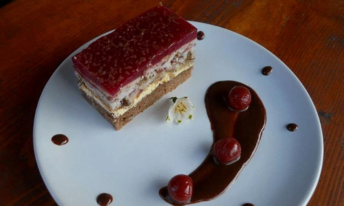 prajitura cu blat de nuca si visine jpeg