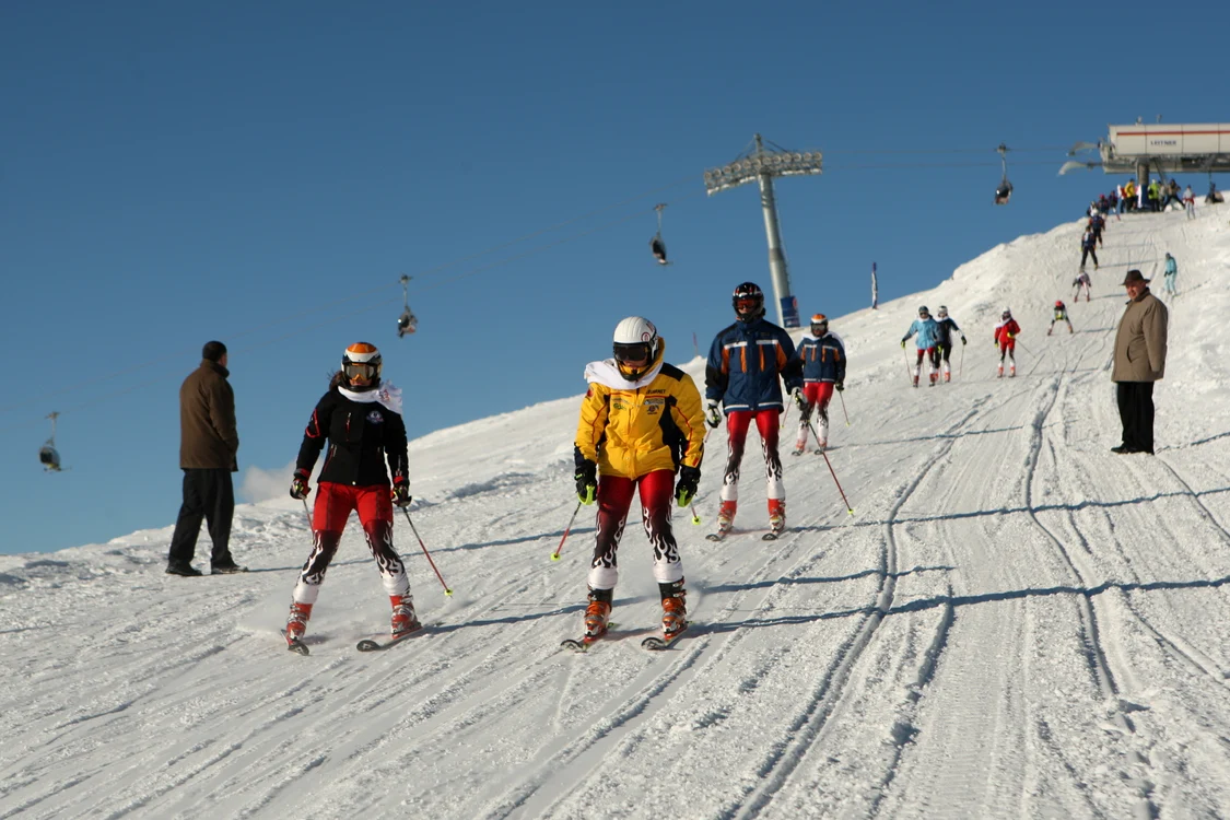
    Va ninge mai ales la altitudini de peste 1.400 de metri  