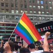 Protest la New York fata de decizia lui Trump de excludere a persoanelor transgender din armata americana FOTO Twitter @isabellehanne