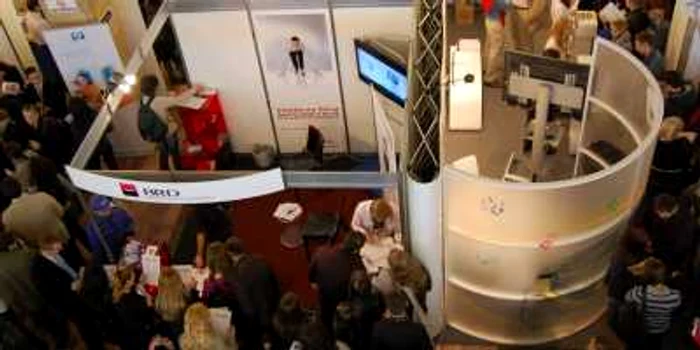 Tineri în căutarea unui loc de muncă