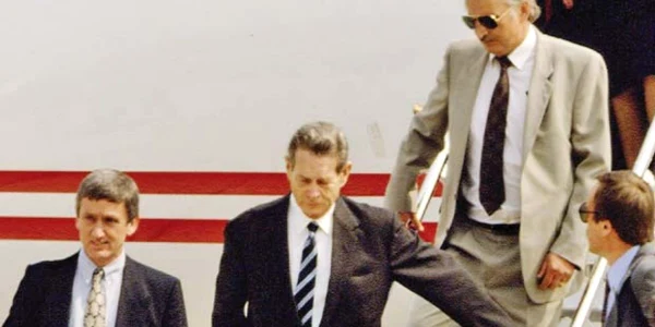 Regele Mihai, la întoarcerea din exil în aprilie 1992 