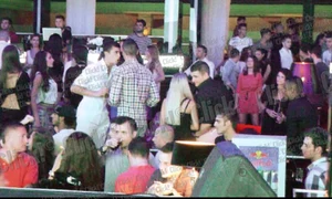 Au petrecut până dimineaţa în club jpeg