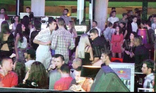 Au petrecut până dimineaţa în club jpeg