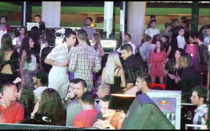 Au petrecut până dimineaţa în club