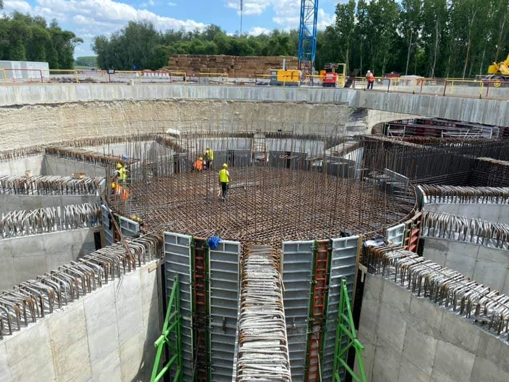 
    Unul dintre picioarele podului peste Dunăre construit lângă Brăila Foto: obiectivbr.ro   