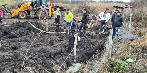 O casă va fi reconstruită datorită jandarmului Răzvan Ţiplea FOTO Răzvan Ţiplea