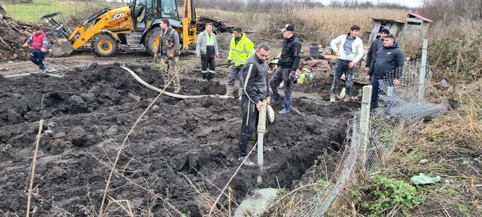 O casă va fi reconstruită datorită jandarmului Răzvan Ţiplea FOTO Răzvan Ţiplea