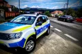 masina politie colantata cu galben si albastru jpeg