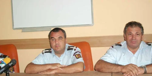 Noul şef al ISU "Vlaşca" Giurgiu, lt.col. Emil Apostol (stânga)