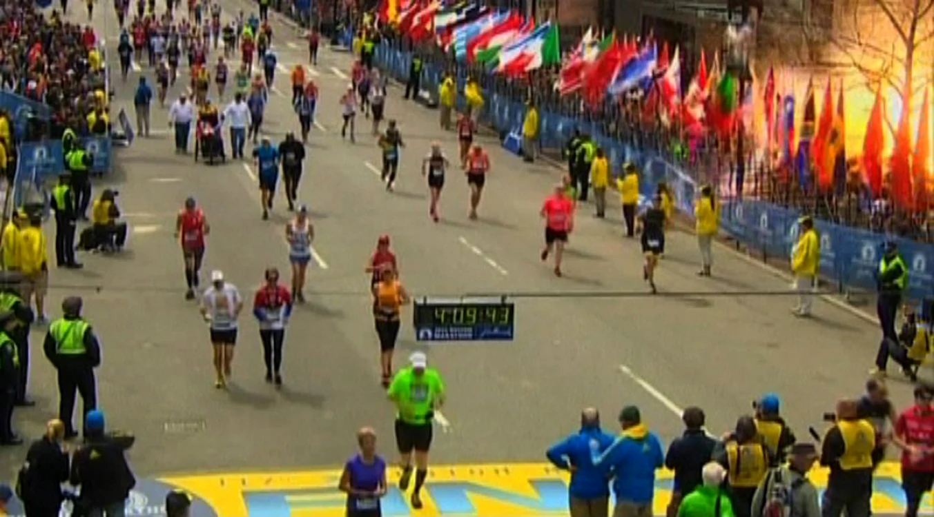 Atentatul de la Boston s-a soldat cu 3 morţi şi 140 de răniţi. FOTO: reuters