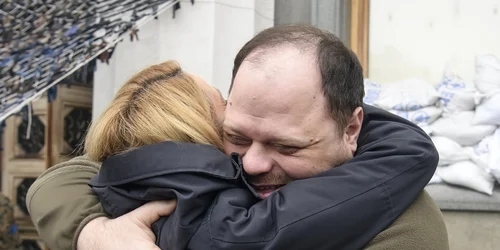 Roberta Metsola l-a îmbrăţişat pe Ruslan Stefanchuc foto twitter