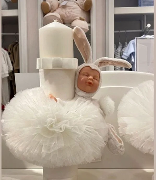 Aşa arată lumânarea de botez a fetiţei Ancăi Serea