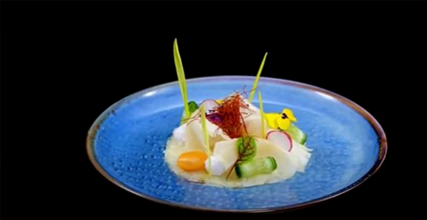 Basti a făcut un „Carpaccio de ananas cu brânză de capră”