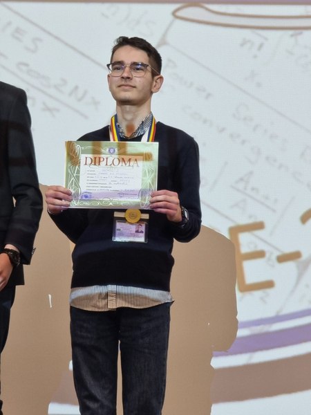 Olimpicii de aur la Matematică și Istorie. Exemplul celor doi elevi argeșeni care vor să rămână în țară după facultate