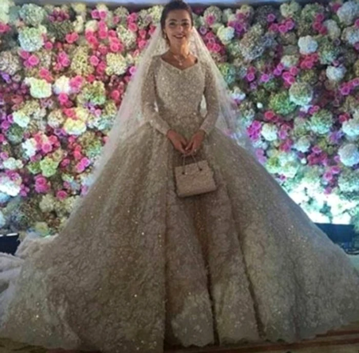 Rochia tinerei mirese a cântărit peste 11 kilograme