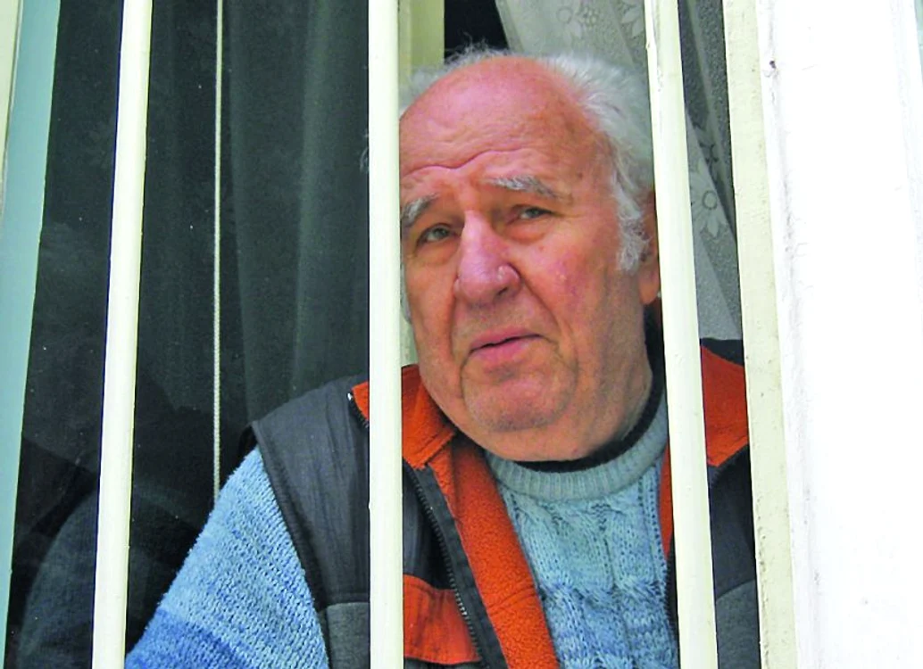 
    Ilie Costache va  da Guvernul în  judecată dacă îi  va scădea pensia  