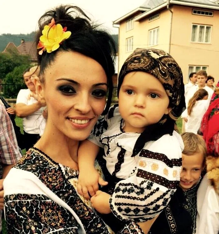 Cosmina Păsărin a trebuit să strângă bani pentru o nuntă în Bucovina