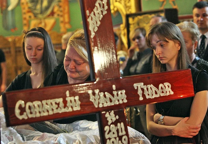 Doina Vadim Tudor a plâns la căpătâiul soţului ei, mort la doar 65 de aniFoto: Sever Gheorghe