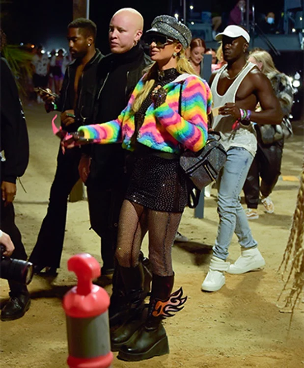 Paris Hilton a fost îmbrăcată sofisticat. Foto: Profimedia