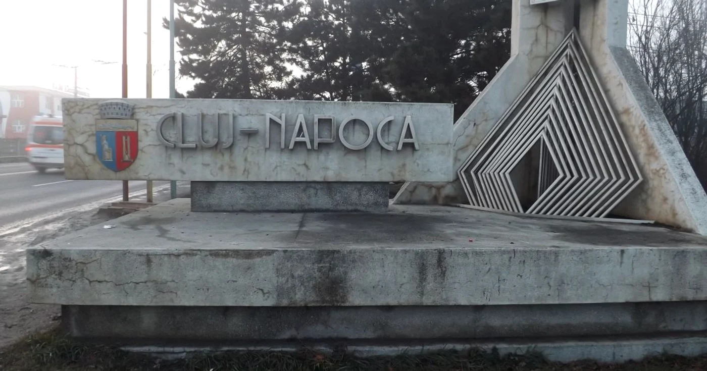 La intrarea în municipiu ar trebui montate placuţe bilingve, susţin judecatorii. FOTO: Remus Florescu