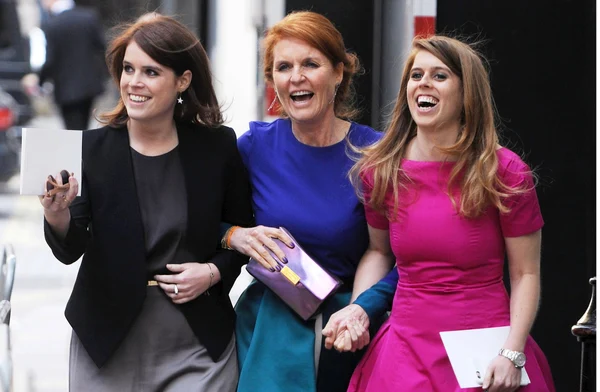 Sarah Ferguson și fiicele ei, Prințesa Beatrice și Prințesa Eugenie, 2024   Facebook 3 jpg