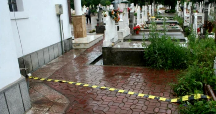 Biserica a fost profanată de spărgător. D.G.