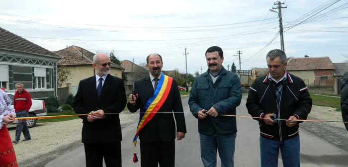 Autorităţile au participat la inaugurarea drumului