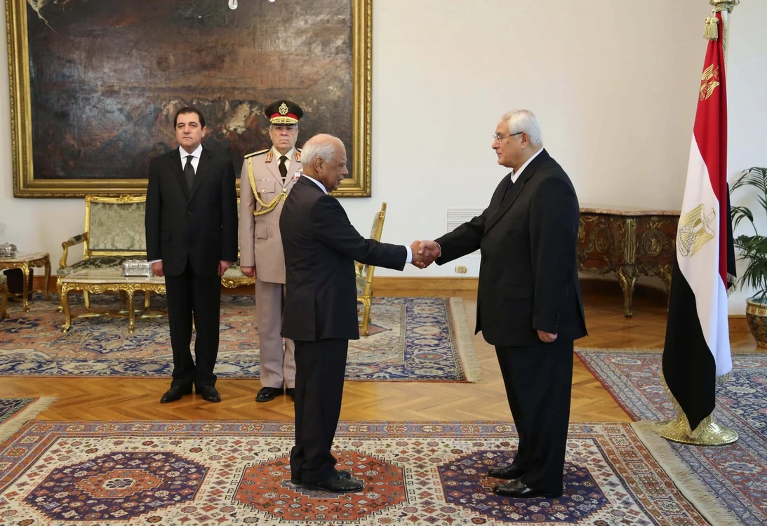 Preşedintele Adli Mansour şi prim-ministrul Hazem Beblawi. FOTO: Reuters