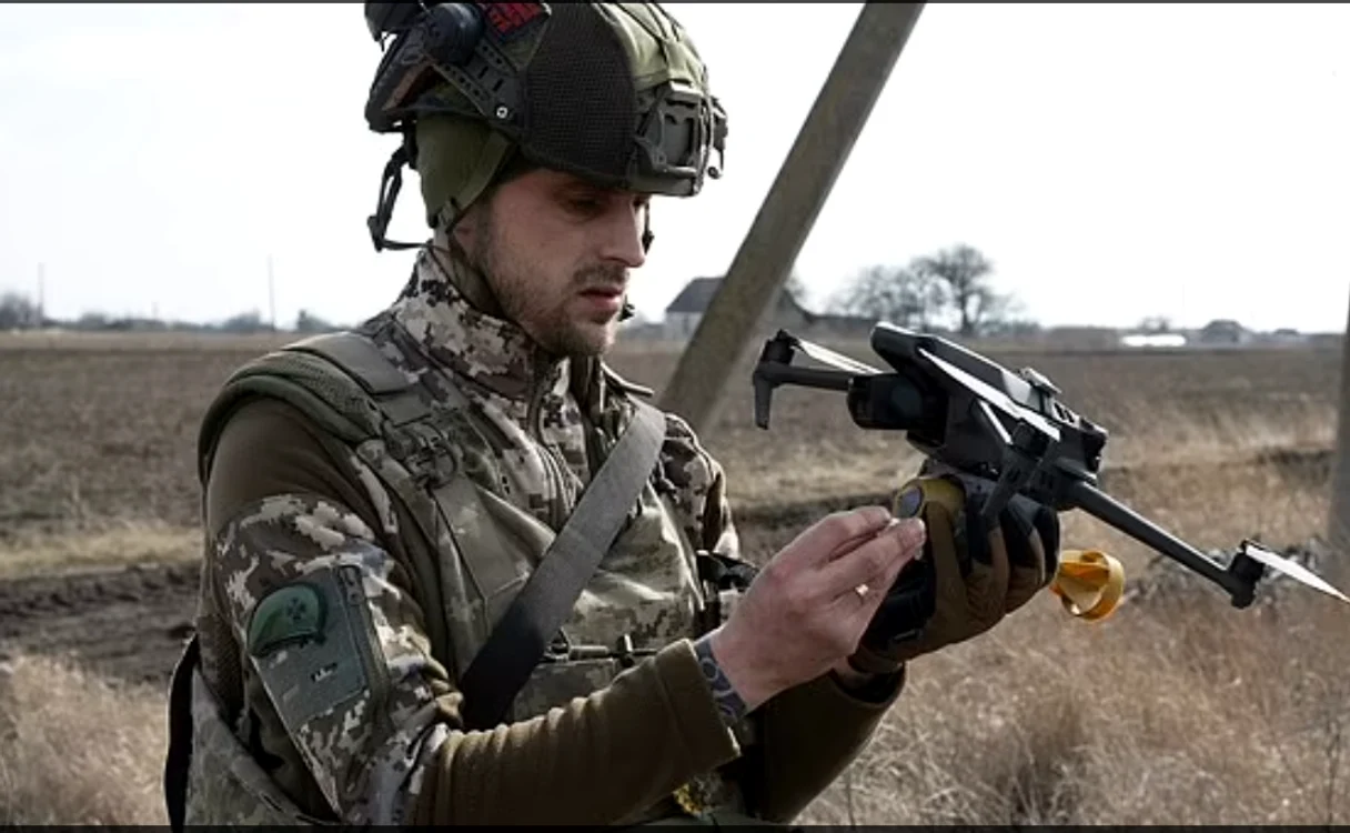Operatorii de drone sunt prezenți pe frontul din Donețk FOTO Captura Jamie Wiseman/Daily Mail