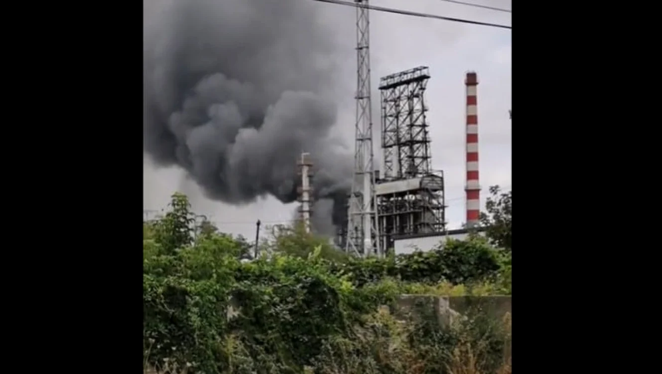 Incendiul la rafinăria Lukoil din Ploieşti nu a afectat calitatea aerului din Ploieşti, potrivit APM FOTO Facebook/Garda de Mediu Prahova