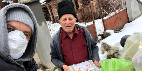 Voluntari la Horezu din grupul de sprijin format în timpul pandemiei de coronavirus Foto Adevărul