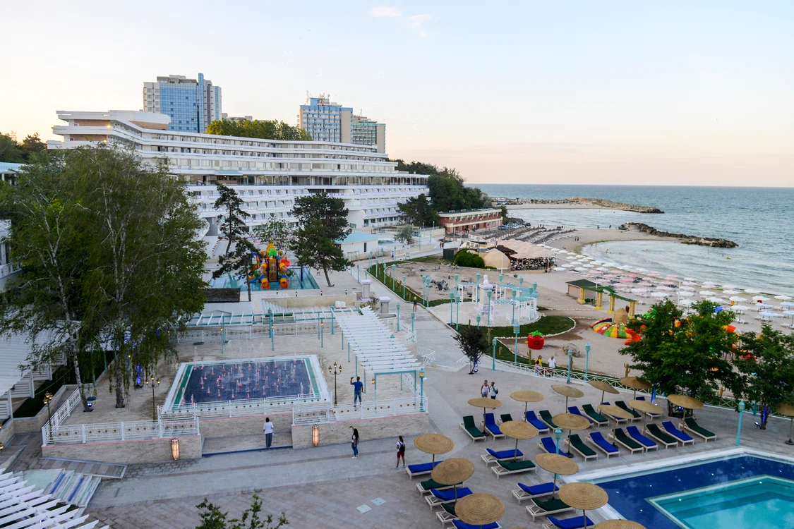 
    Complexul a fost ridicat la începutul anilor 70. După Revoluţie, a trecut în portofoliul Unita Turism, care l-a lăsat în paraginăFoto: Inquam  