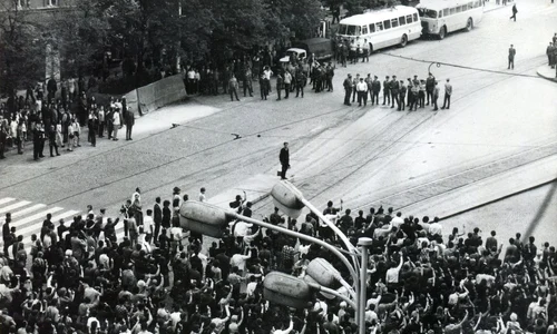 Legea bastonului sau cînd a murit definitiv Primăvara de la Praga jpeg