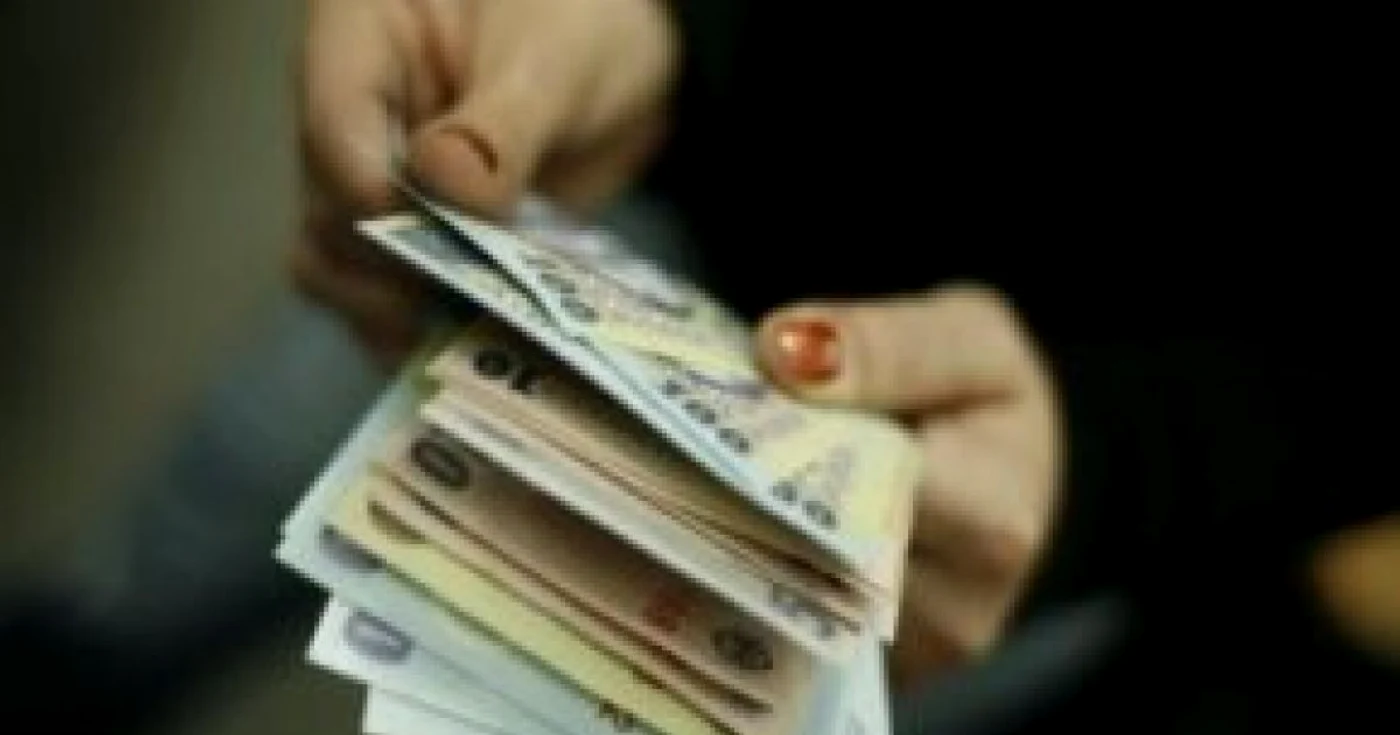 Patronatele cer îngheţarea salariului minim până la jumătatea anului viitor